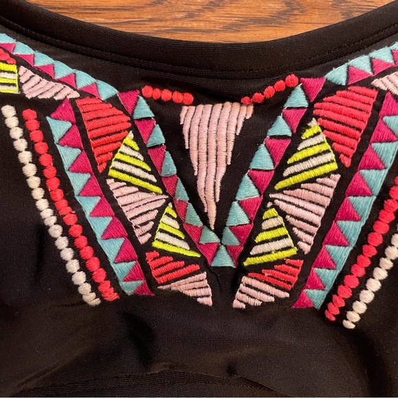Women’s Target Xhilaration Black Geometric Swimsuit Bikini Top Large - Picture 2 of 5